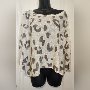 POL Animal Print Knit Blouse in Cream and Grey Size Small EUC